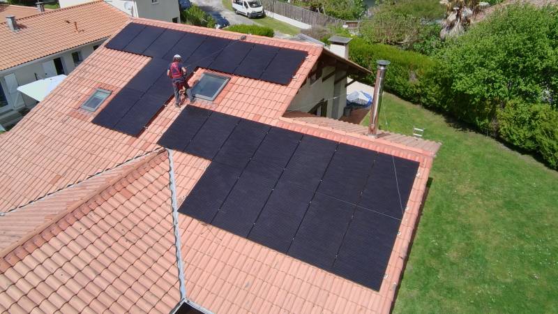 Installation de panneaux photovoltaïques en triphasé 9 kW à Arès – Sunpower