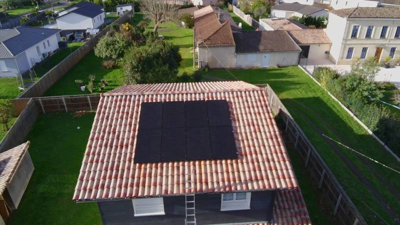 Installation panneaux photovoltaïques 3 kW (8 panneaux) avec onduleur Sungrow à Saint-Loubès, proche de Bordeaux