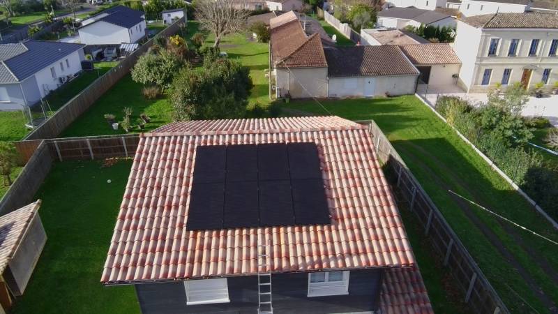 Installation panneaux photovoltaïques 3 kW (8 panneaux) avec onduleur Sungrow à Saint-Loubès, proche de Bordeaux