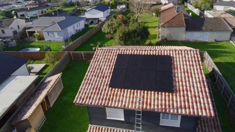 Installation panneaux photovoltaïques 3 kW (8 panneaux) avec onduleur Sungrow à Saint-Loubès, proche de Bordeaux