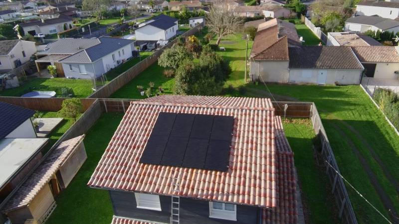 Installation panneaux photovoltaïques 3 kW (8 panneaux) avec onduleur Sungrow à Saint-Loubès, proche de Bordeaux